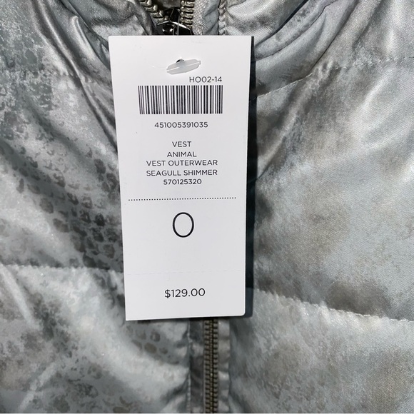 NWT Chico’s Quilted Faux-Fur Collar Animal Print Vest Silver Shimmer Sz S - Picture 9 of 11